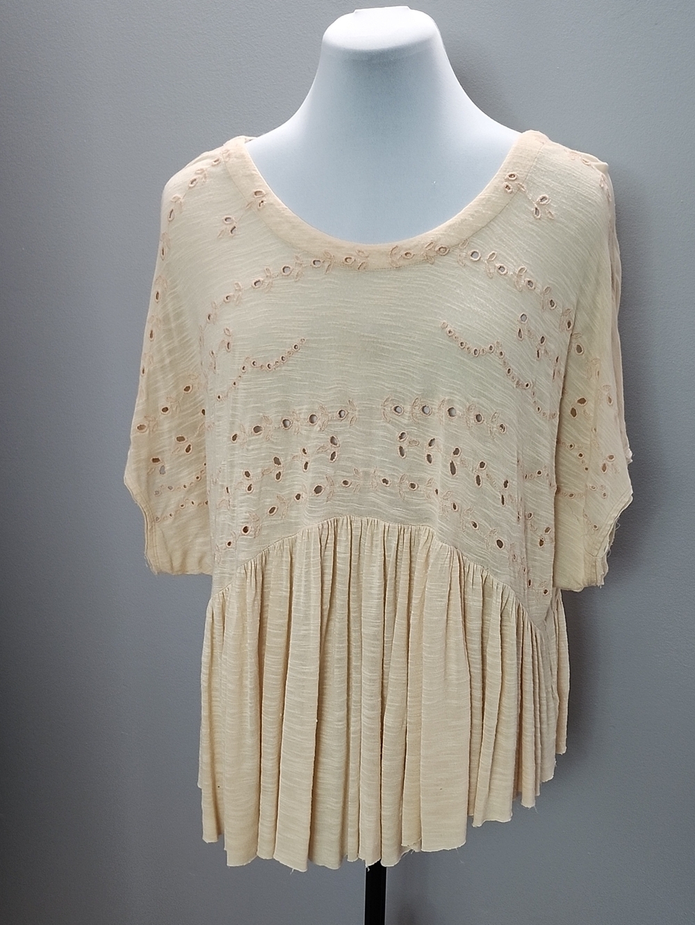 FREE PEOPLE light peach eyelet loose fit bohemian top